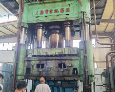 四柱式油压机 1000T 上海重机